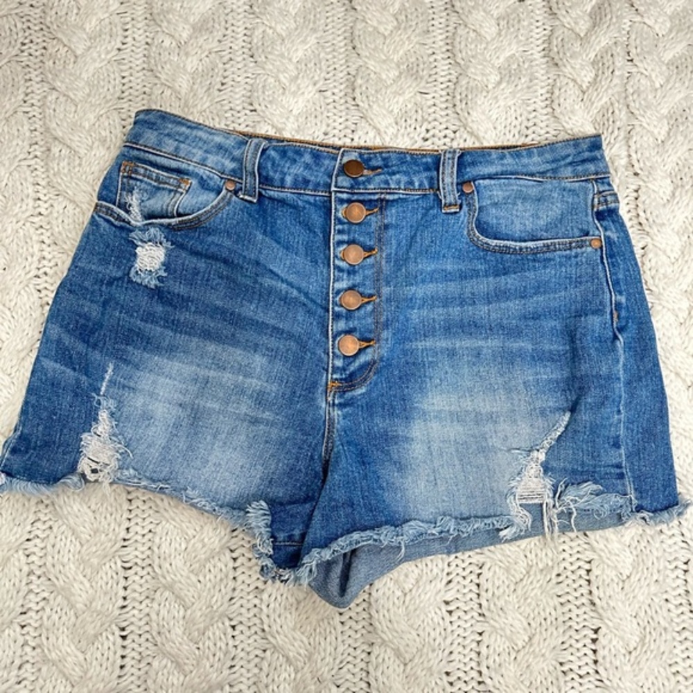 ✨Just Fab Button up jean shorts. In good/Fair condition lightly worn.✨